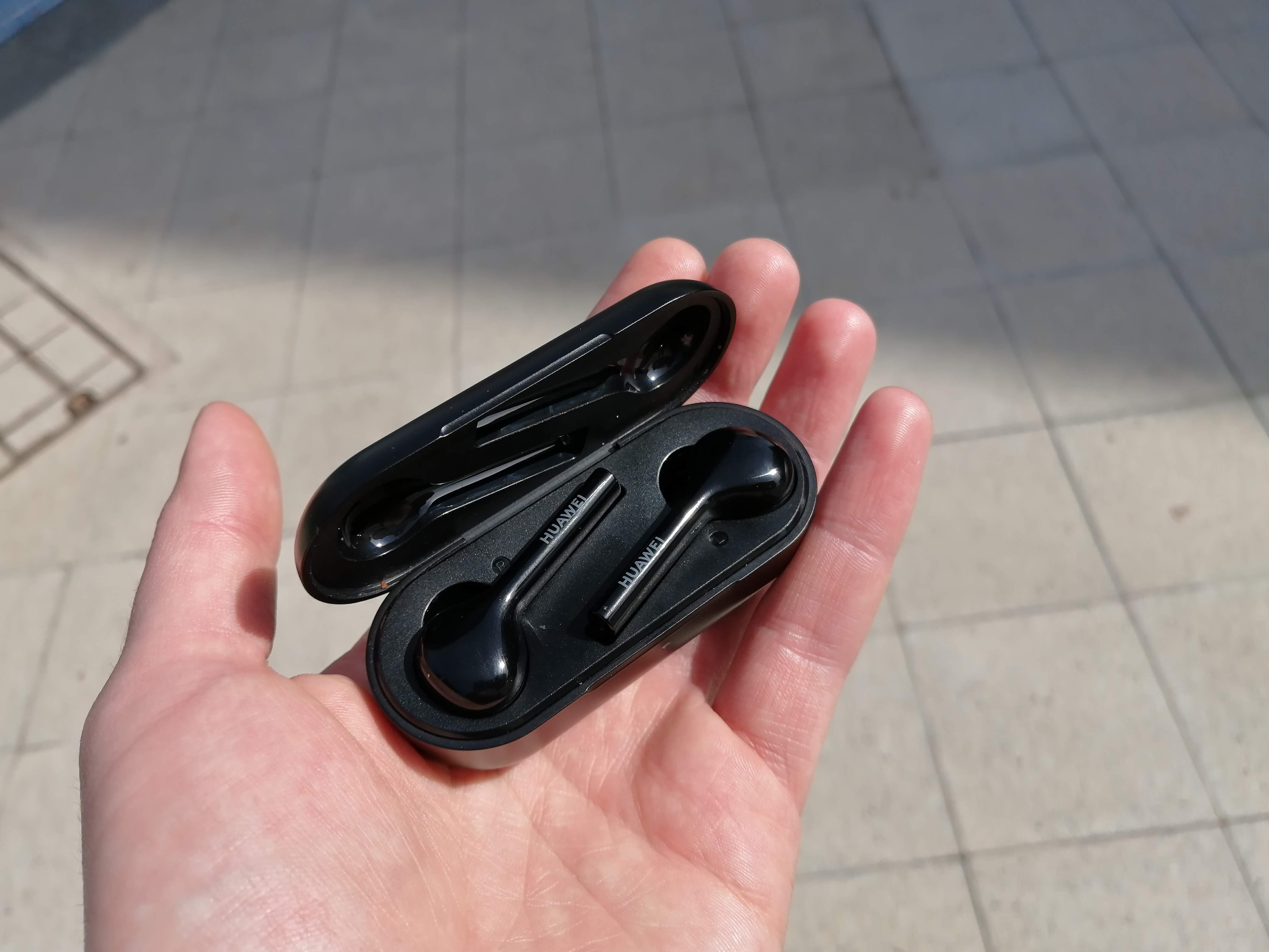 Huawei Earbuds Review: Missed Connection |