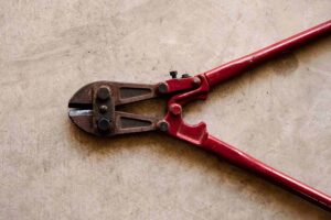 Open bolt cutters