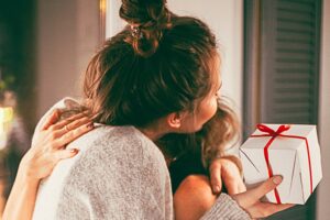 mom with daughter and present