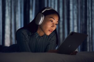AirPods Pro Max - Lifestyle shot