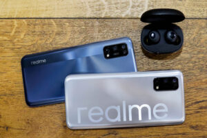 realme 7 5G with realme Buds Q