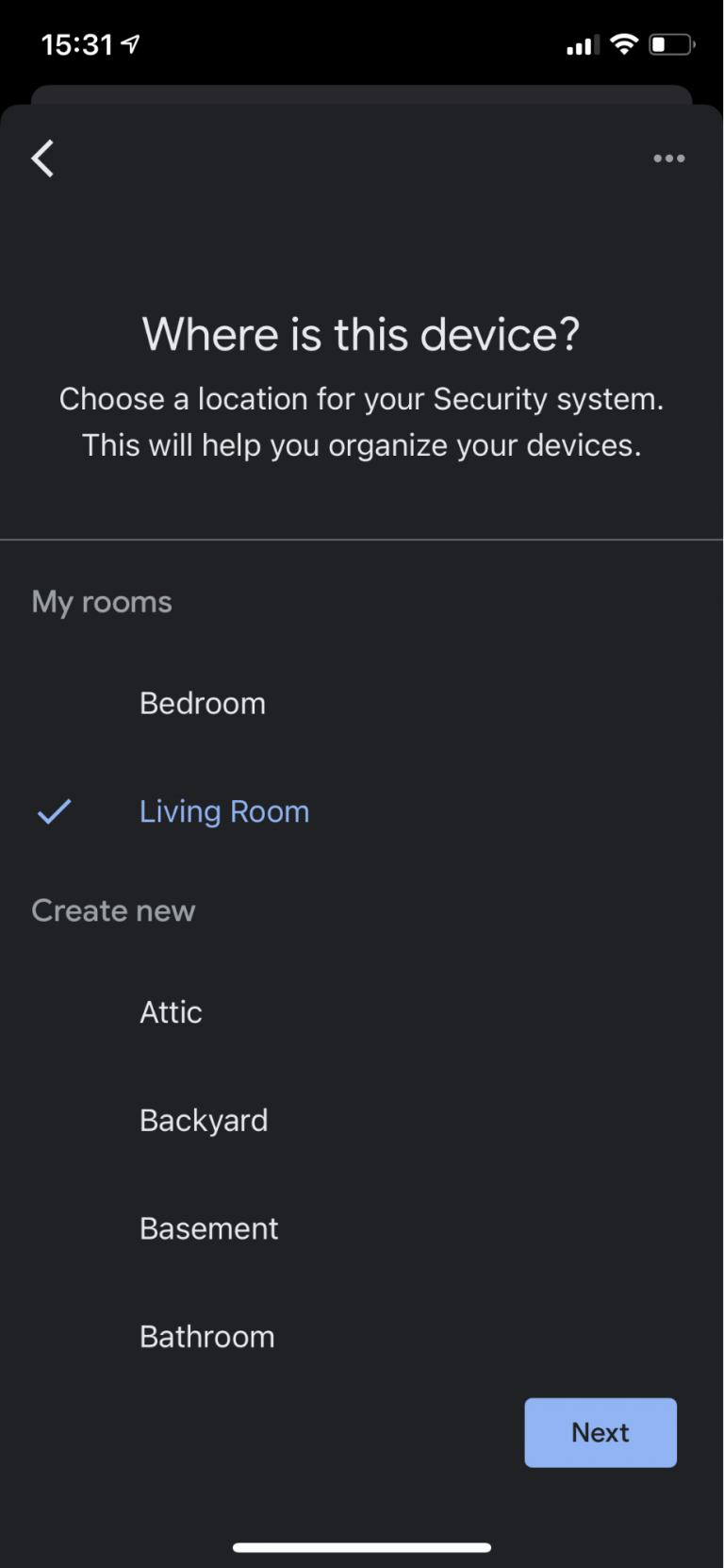 Zrzut ekranu aplikacji Google Home z prośbą o wybranie, w którym pokoju znajduje się nowe urządzenie