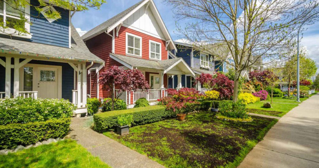 Nice-houses-in-neighborhood-feat