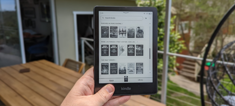 KINDLE Paperwhite 11th Gen (2021) with dimmable light colour