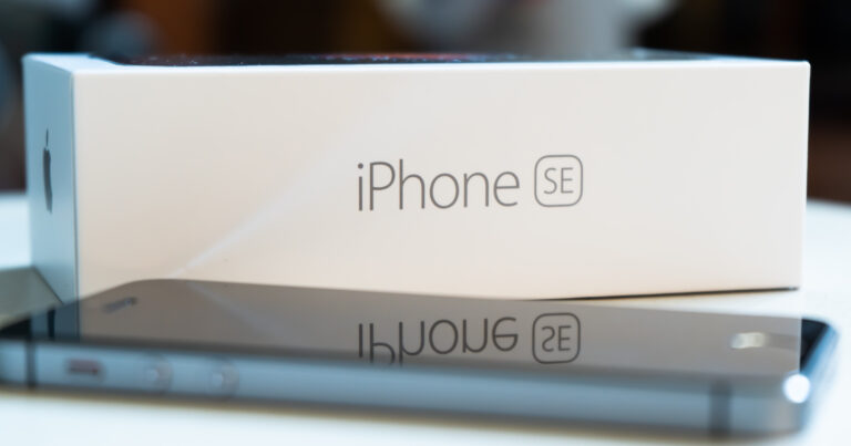 iPhone SE Box