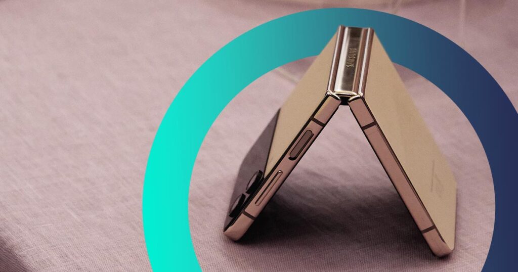 Samsung Galaxy Z Flip 4 photograph