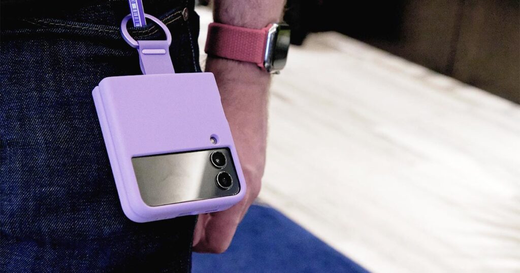 Samsung Galaxy Z Flip 4 in Case