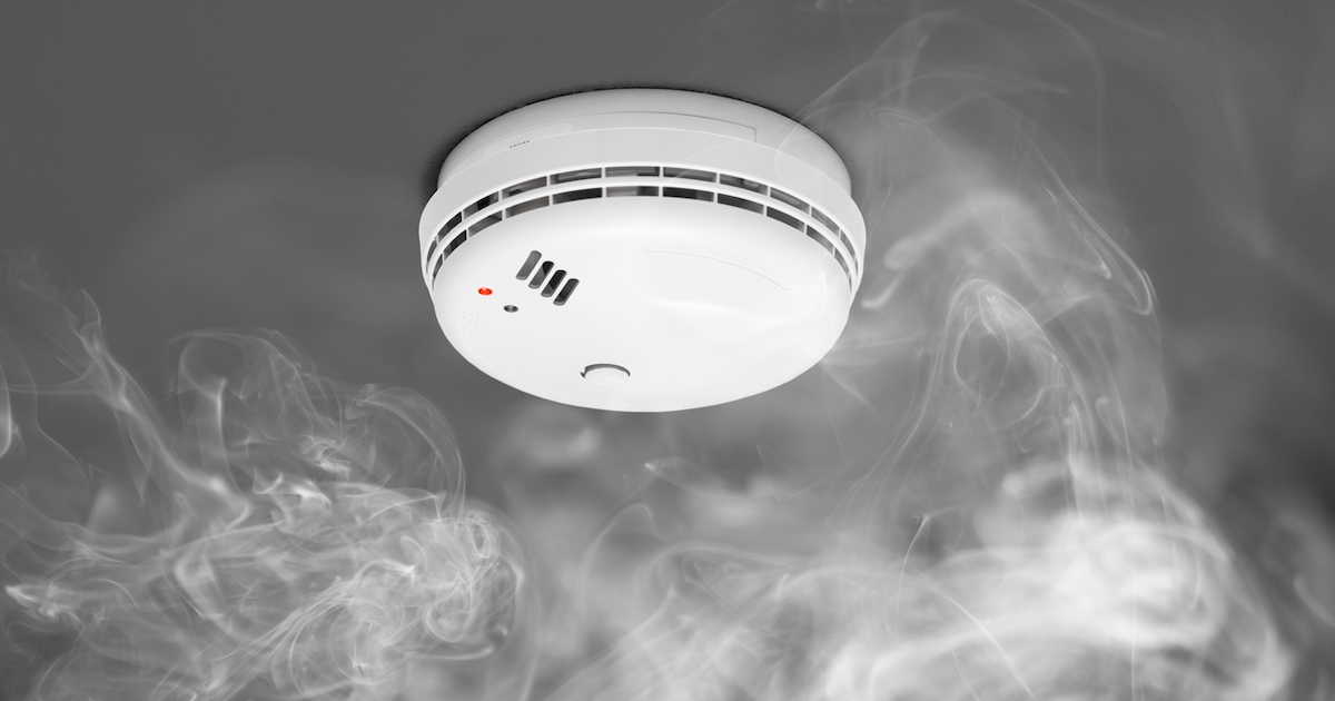 How Does a Smoke Detector Work? | Reviews.org
