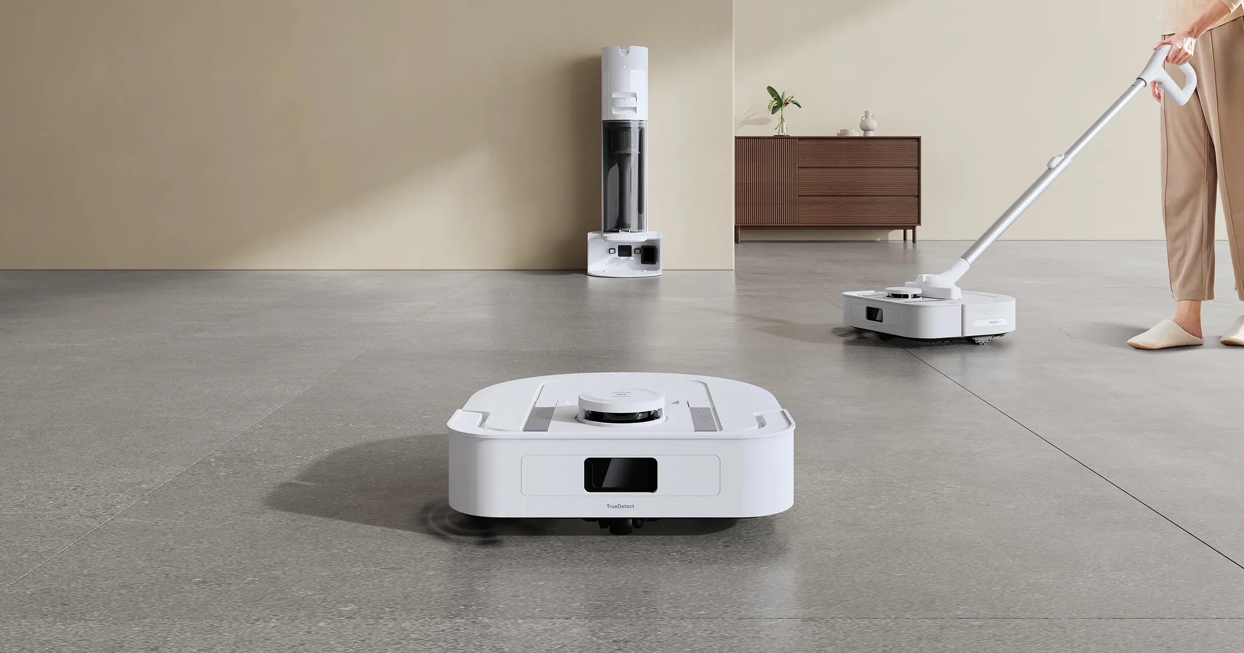 ECOVACS debuts hybrid robot/handheld vacuum at CES 2025 | Reviews.org
