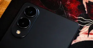 Samsung Galaxy S25 Edge on tablecloth
