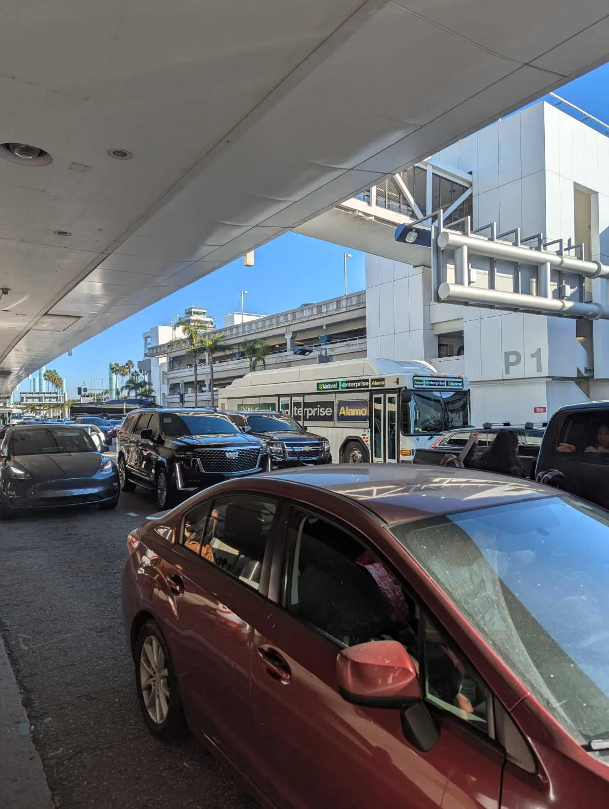 Image of crowded cars in line outside the Los Angeles Airport
