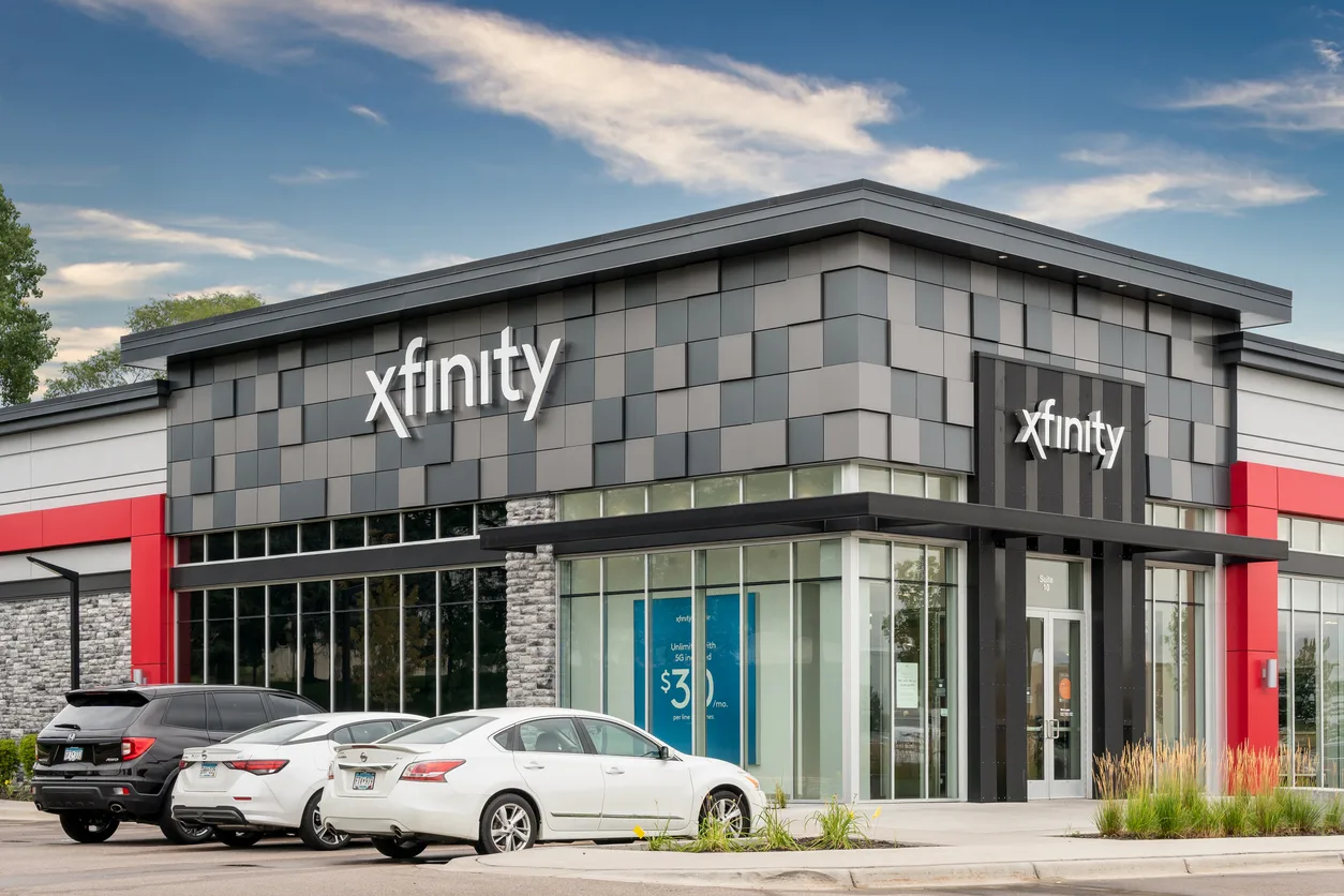 Image of a physical Xfinity store and parking lot.
