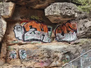 -OPPO Find N6 - Photo sample - cave graffiti